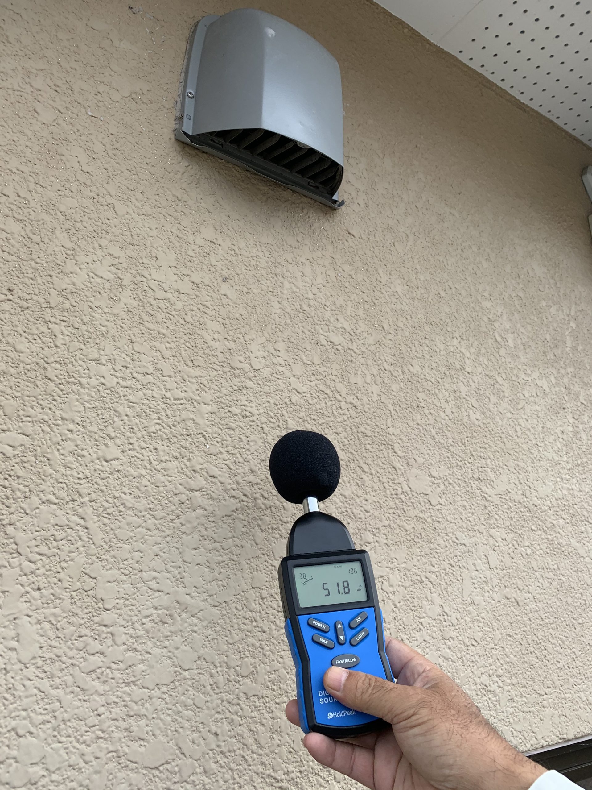 建物排気口　EA　51.8dB（ドラム）