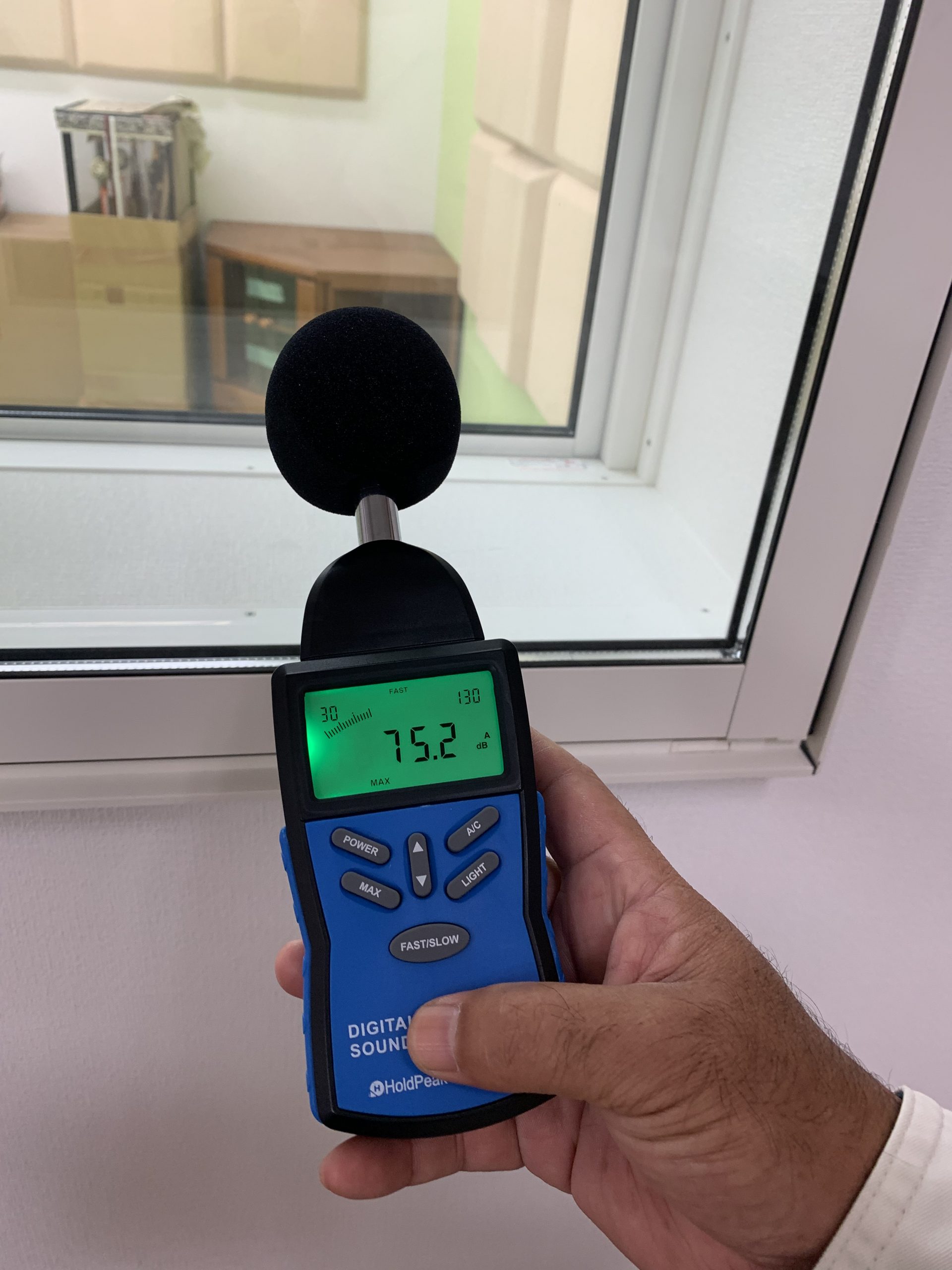 縦すべり出し窓外側75.2㏈（ドラム）